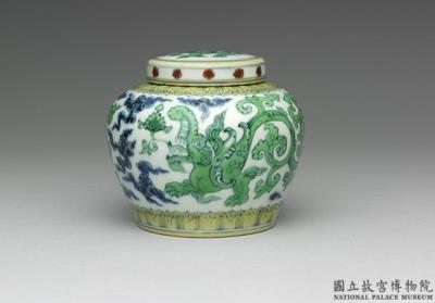 图片[2]-Lidded jar with dragons in doucai painted enamels and tian mark, Ming dynasty, Chenghua reign, 1465-1487-China Archive